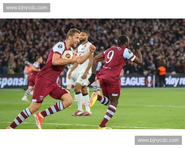 法国荷兰欧联杯激战正酣 多支强队力争晋级进入决赛圈 法国荷兰欧联杯激战正酣 多支强队力争晋级进入决赛圈