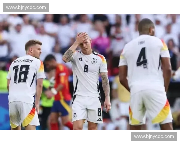 德甲焦点之战爆冷门强队逆转绝杀上演跌宕剧情引球迷热议不断发酵